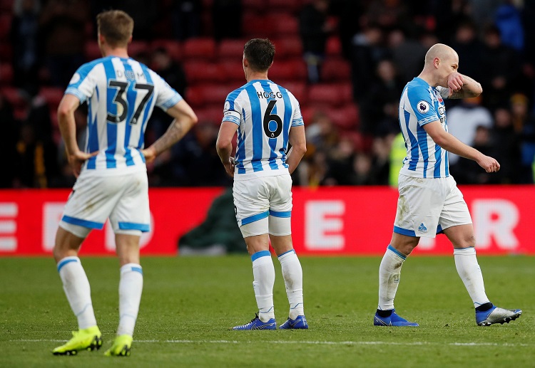 Primary KeywordPremier League Secondary Keyworddự đoán sbobet  nhận định West Ham vs Huddersfield  cập nhật Premier League 2019 Article Title VNPremier League West Ham vs Huddersfield: Khó khăn cho Huddersfield! Article Title EnglishPremier League West Ham vs Huddersfield: A challenging match for Huddersfield! Premier League West Ham vs Huddersfield: Khó khăn cho Huddersfield! West Ham vs Huddersfield Cùng dự đoán Sbobet đánh giá trận West Ham vs Huddersfield, 23:00 ngày 16/03 (GMT+8) và cập nhật Premier League 2019! West Ham cần thêm 1 điểm nữa để chính thức trụ hạng thành công, trong khi cơ hội đó đối với Huddersfield gần như không còn. Do vậy, trận đấu tới có lẽ sẽ chỉ có một đội chơi hết mình. Những điểm đáng chú ý West Ham đang có thành tích ghi bàn không đế nỗi tồi. Sau 30 vòng đấu, họ cũng có được 37 bàn thắng. Song, cũng có đến 43 lần đội bóng này để thủng lưới. Trong quá khứ, có 3 lần đội bóng này đối đầu với đối thủ Huddersfield. Trong cả 3 trận đấu đó, họ đều có được bàn thắng. Thậm chí, 2/3 trận này họ ghi được từ 2 bàn thắng trở lên. Trong 10 trận đấu gần đây nhất của mình, có 6 trận West Ham ghi được bàn thắng. Trong đó, có 3 trận họ ghi được từ 2 bàn trở lên. Song, cũng có đến 8/10 trận này họ để thủng lưới. Trên sân nhà, đến 8/10 trận họ có bàn với 6 trong số đó là từ 2 bàn thắng trở lên. Song, cũng có 7/10 trận này họ thủng lưới. 1 Theo các nhận định West Ham vs Huddersfield, trong khi đó, Huddersfield Town đang là đội bóng gây thất vọng nhất giải đấu, đặc biệt là ở hàng công. Sau 30 vòng đấu, chỉ vỏn vẹn 15 lần họ có được bàn thắng. Thế nhưng, lại có đến 53 lần họ để thủng lưới. Trong 3 lần đối đầu với đối thủ thành London này, có 2 trận họ có bàn nhưng cả 2 trận họ chỉ đều ghi được 1 bàn. Trong 10 trận đấu gần đây nhất của mình, chỉ vỏn vẹn 2 trận Huddersfield có được bàn thắng, 1 thành tích hết sức tồi tệ. Trong khi đó, có đến 8/10 trận này họ thủng lưới với 5 trong số đó là từ 2 bàn thua trở lên. Trên sân khách, cũng chỉ 3/10 trận gần nhất họ có bàn. Song, cũng có 8/10 trận này họ thủng lưới với 4 trong số đó là từ 2 bàn thua trở lên. West Ham đang đứng thứ 9 trên bảng xếp hạng với 39 điểm sau 30 vòng đấu của Ngoại hạng Anh. Ở 3 lần đối đầu trước đây với đội khách, cả 3 lần họ đều bất bại với 2 trong số đó là những chiến thắng. Cả 2 chiến thắng này, đội chủ sân London đều thắng với cách biệt 2 bàn trở lên. Điều này cho thấy cả năng thắng đậm của họ trong trận này là khá cao. Trong 10 trận đấu gần đây nhất của mình, có 3 trận West Ham giành được chiến thắng. Đáng chú ý khi 2/3 chiến thắng này, họ đều thắng cách biệt 2 bàn trở lên. Ngoài ra, 2/3 trận đó họ cũng giữ sạch lưới. Trên sân nhà, đến 6/10 trận gần nhất West Ham giành chiến thắng. Đến 4 trong số đó họ thắng cách biệt 2 bàn trở lên.  2 Theo các nhận định West Ham vs Huddersfield, trong khi đó, Huddersfield Town đang là đội bóng đội sổ cả giải đấu và có nguy cơ cao nhất phải xuống hạng ở mùa giải sau. Sau 30 vòng đấu, đội bóng này chỉ có được vỏn vẹn 14 điểm. Họ còn cách nhóm an toàn đến 16 điểm, 1 con số quá lớn với thực lực của họ hiện tại khi chỉ còn 8 vòng đấu nữa mọi chuyện sẽ kết thúc. Trong 3 lần đối đầu với West Ham, thành tích tốt nhất của họ chỉ là 1 trận hòa hồi đầu mùa. Trong 10 trận đấu gần đây nhất của mình, đến 8 trận Huddersfield để thua. Đáng chú ý khi đến 4 trong số đó họ thua cách biệt 2 bàn. Ngoài ra, 7/8 trận thua này họ đều không có bàn. Trên sân khách, đến 8/9 trận gần nhất họ thua trận. 3 trong số đó Huddersfield thua với cách biệt 2 bàn trở lên.  Đội hình dự kiến giữa 2 đội West Ham vs Huddersfield Town West Ham: Fabianski, Cresswell, Ogbonna, Diop, Fredericks, Rice, Felipe Anderson, Lanzini, Noble, Snodgrass, Chicharito. Huddersfield Town: Lossl, Durm, Schindler, Zanka, Bacuna, Billing, Gorenc-Stankovic, Mooy, Pritchard, Mounie, Kachunga. Lịch sử thi đấu 3 trận gần nhất 2 đội gặp nhau: West Ham thắng 2, hòa 1 West Ham mới để thủng lưới 4 lần trong 6 trận đấu gần nhất chơi trên sân nhà Huddersfield mới giành được 1 chiến thắng trên sân khách kể từ đầu giải Tip cược LỰA CHỌN TỐI ƯU: Chọn Xỉu (Under) kèo 2.5@0.87 *** (23h00 16/03 GMT+8) Theo các nhận định West Ham vs Huddersfield, Huddersfield Town có thành tích đối đầu tích cực trước West Ham, nhưng thực tế West Ham United đã thành công hơn nhiều trong lịch sử đối đầu gần đây nhất khi thắng 2 và hòa 1 trong 3 lần đối đầu với Terrier. Và việc phải hành quân đến sân nhà của West Ham ngày hôm nay được xem là một khó khăn với Huddersfield Town. Meta Description	Cùng dự đoán Sbobet đánh giá trận West Ham vs Huddersfield, 23:00 ngày 16/03 (GMT+8) và cập nhật Premier League 2019! 1st Image Request (English)	A picture of West Ham Image Title in Vietnamese	Premier League: West Ham mới để thủng lưới 4 lần trong 6 trận đấu gần nhất chơi trên sân nhà Image Caption in Vietnamese	West Ham United đã thành công hơn nhiều trong lịch sử đối đầu gần đây nhất Image Alt Text in Vietnamese	Premier League: West Ham đang đứng thứ 9 trên bảng xếp hạng với 39 điểm 2nd Image Request (English)	A picture of Huddersfield Image Title in Vietnamese	Premier League: Huddersfield Town có thành tích đối đầu tích cực trước West Ham Image Caption in Vietnamese	Huddersfield Town đang là đội bóng gây thất vọng nhất giải đấu Image Alt Text in Vietnamese	Premier League: Huddersfield mới giành được 1 chiến thắng trên sân khách kể từ đầu giải Outbound Link 1 URL	https://www.bbc.com/sport/football/teams/west-ham-united Outbount Link 1 Anchor Text	West Ham đang có thành tích ghi bàn không đế nỗi tồi Outbound Link 2 URL	https://www.bbc.com/sport/football/teams/huddersfield-town Outbount Link 2 Anchor Text	Huddersfield Town đang là đội bóng đội sổ cả giải Internal Link 1 URL	https://blog.kebunbola.com/premier-league/ Iternal Link 1 Anchor Text	Premier League 2019 Internal Link 2 URL	https://blog.kebunbola.com/vi/tag/huddersfield-town-vi/ Iternal Link 2 Anchor Text	các nhận định West Ham vs Huddersfield Tags /3	West Ham, Huddersfield FB Caption in Vietnamese	⚽ West Ham vs Huddersfield: Hành quân đến sân nhà của West Ham được xem là một khó khăn với Huddersfield Town!