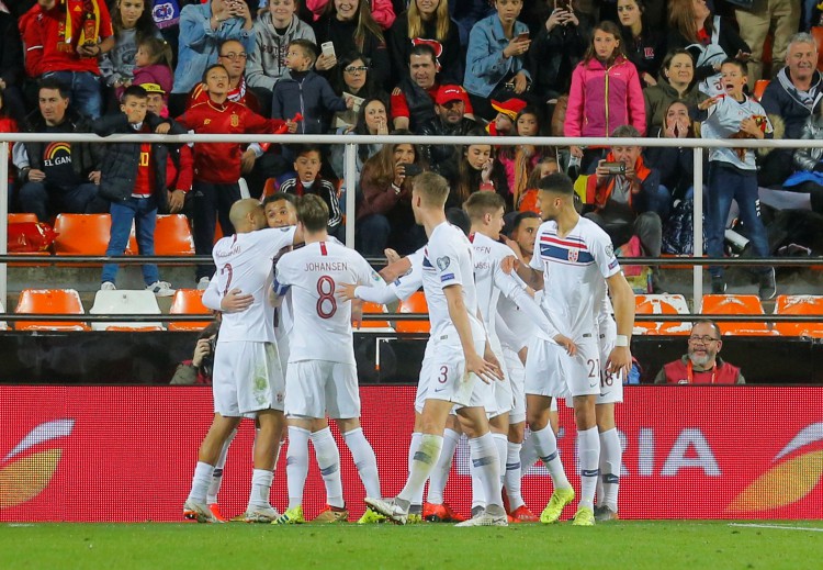 UEFA Euro Champions Qualifying: Na Uy có một ngày thi đấu tốt