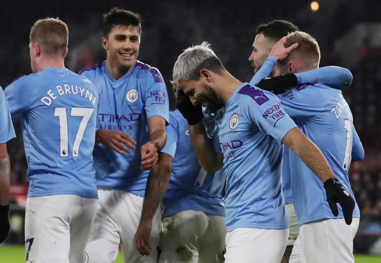 Premier League: Ngay sau tiếng còi khai cuộc Man City đã dồn lên phần sân của đối thủ