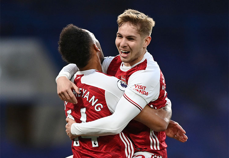 Premier League: Aubameyang ngay lập tức đoạt bóng và kiến tạo cho Smith Rowe dễ dàng mở điểm.