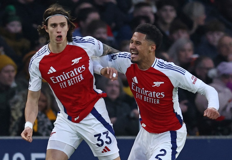 အာဆင်နယ်ဟာ ပရီးမီးယားလိဂ် ပွဲစဉ် ၃ ပွဲဆက် နိုင်ပွဲ ပျောက်ခဲ့ပြီးတော့ နိုင်ငံတကာ ရက်သတ္တပတ် မတိုင်ခင် ကစားခဲ့တဲ့ လန်ဒန်ဒါဘီ မှာတော့ ချဲလ်ဆီးကို အနိုင်ရထားပါတယ်။