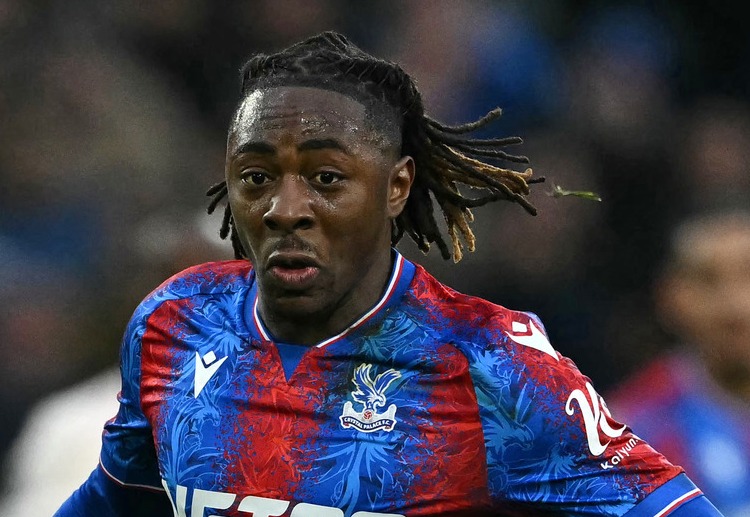 英足总杯  水晶宫的进攻枢纽当属埃泽，他不仅具备出色的组织能力，突破技术也十分犀利，快速转换进攻是他的拿手好戏