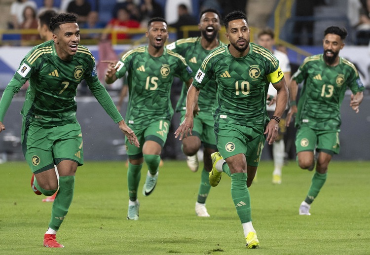 世预赛 沙特阿拉伯队与中国队交锋,萨勒姆·多萨里攻入制胜球,助球队1比0险胜。