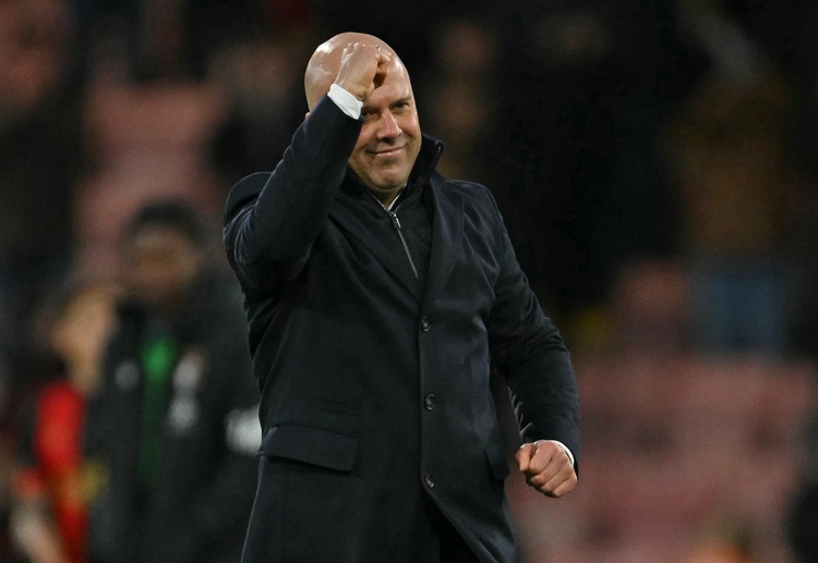 အခုနှစ် ဘောလုံးရာသီမှာ လစ်ဗာပူးလ်က အဆင့် ၂ နေရာက အာဆင်နယ်ကို ၁ဝ မှတ် ဖြတ်ကာ ရာသီကုန်ဖို့ ပွဲစဉ် ၄ ပွဲ အလိုကတည်းက ပရီးမီးယားလိဂ် ချန်ပီယံ ဖြစ်ခဲ့တာပါ။