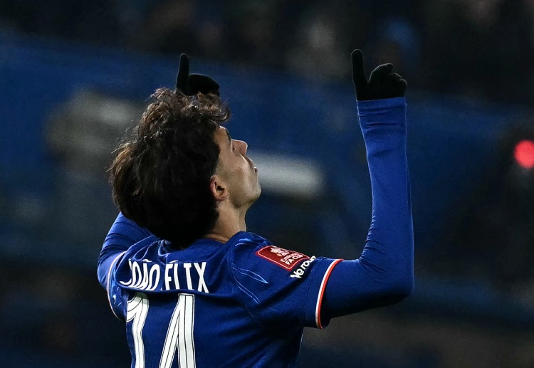 The Athletic ရဲ့ ဖော်ပြချက်အရ ပရီးမီးယားလိဂ် ကလပ်ဟာ ဒီနွေရာသီမှာ ယာအို ဖီးလစ် အတွက် ကနဦး တောင်းဆိုဈေး ယူရို သန်း ၅၀ (ပေါင် ၄၃.၅ သန်း) သတ်မှတ်ထားခဲ့တာ ဖြစ်ပါတယ်။