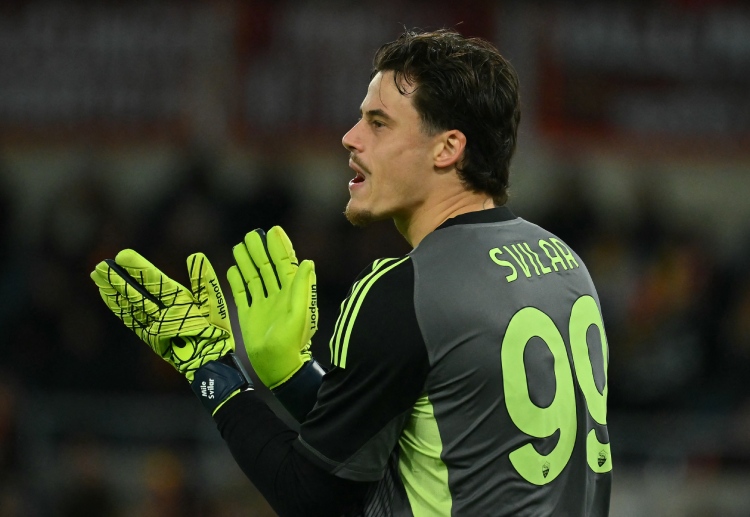 Mile Svilar sedang berkarir di Serie A